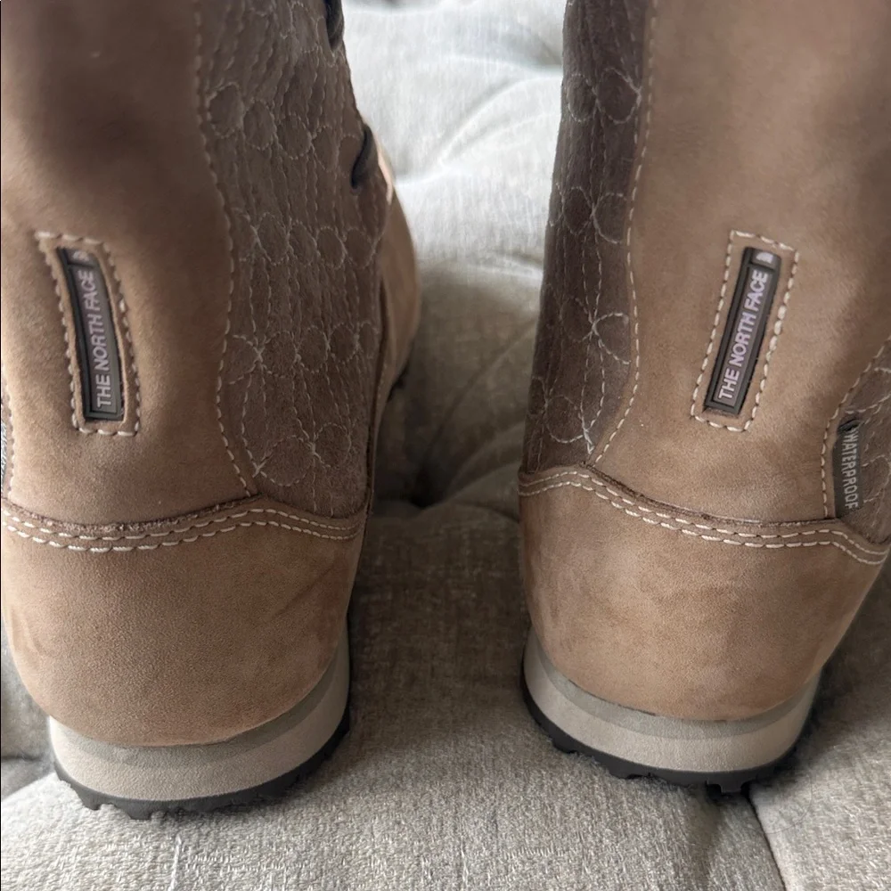 The North Face Women's 7.5 Tan‎ Winter Boots Primaloft waterproof